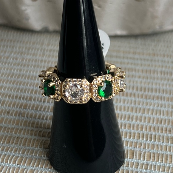 Jewelry - Alternating  Gold, silver and  Green Gemstone Ring